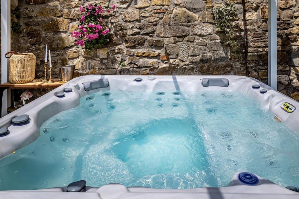 Luxury Limonaia With Jacuzzi Near Florence San Jacopo al Girone Экстерьер фото